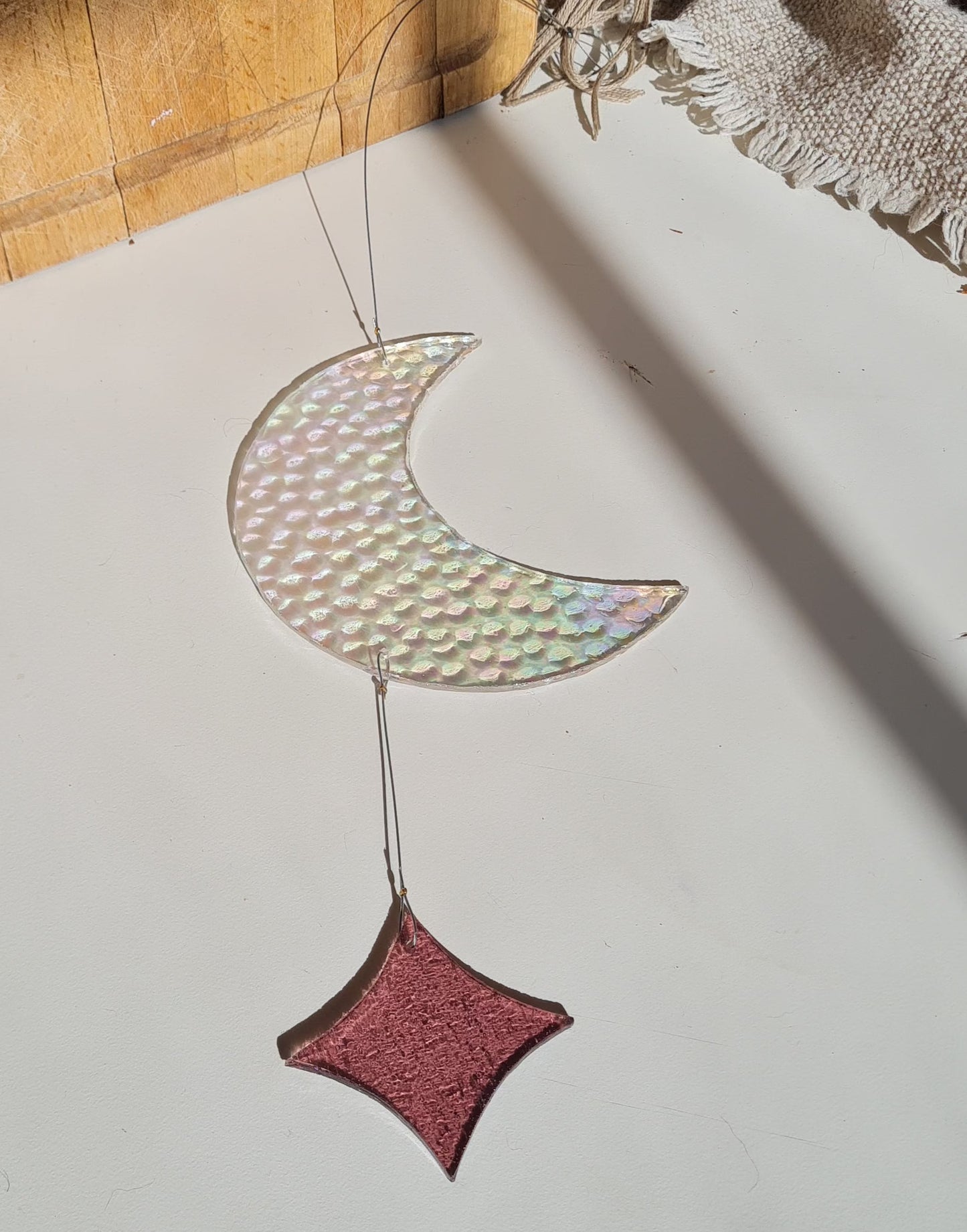 Lune et étoiles clair bullé irisé + parme