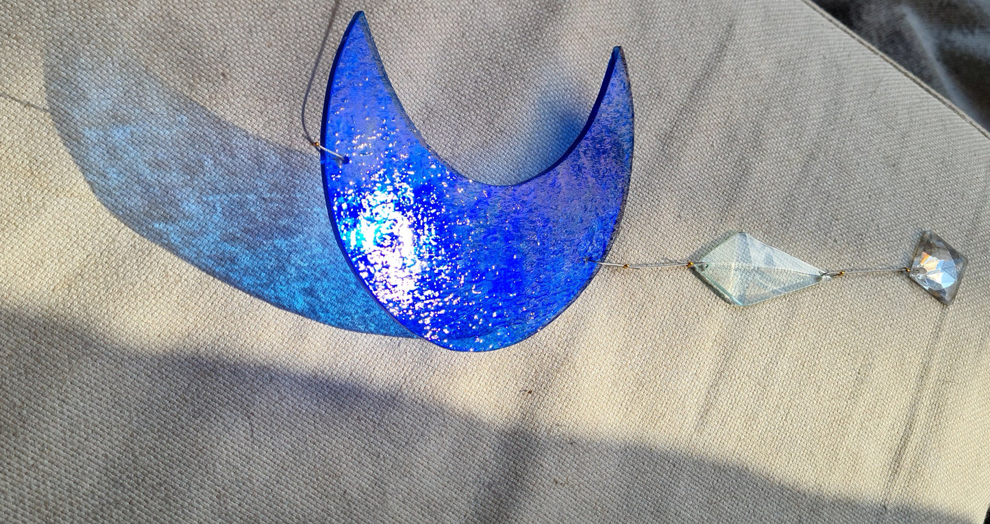 Lune et étoiles bleu profond irisé + claires biseautées